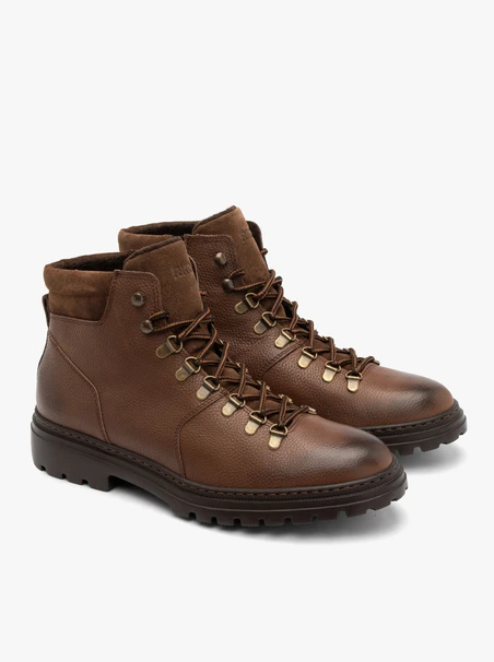 Braune Herrenstiefel mit leichtem Traktorsockel