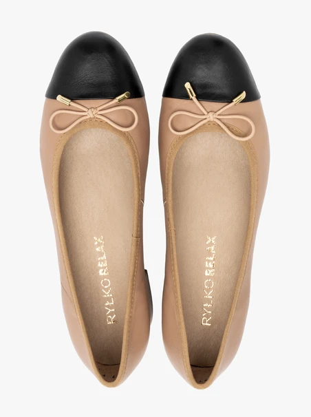Beige-schwarze Pumps mit Zierschleife