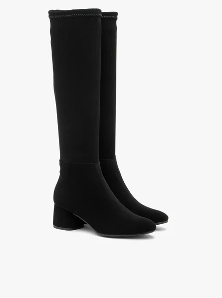 Elastische Stiefel mit niedrigen Absätzen