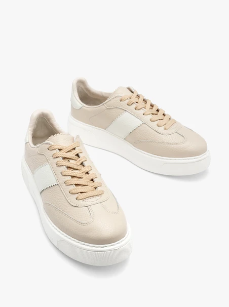 Sportliche Damen-Halbschuhe in Beige mit weißen Einsätzen