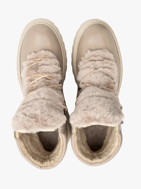 Beigefarbene Stiefel mit Fell an der Zunge