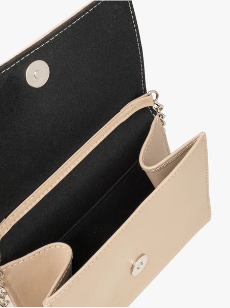 Kleine beigefarbene Clutch-Tasche