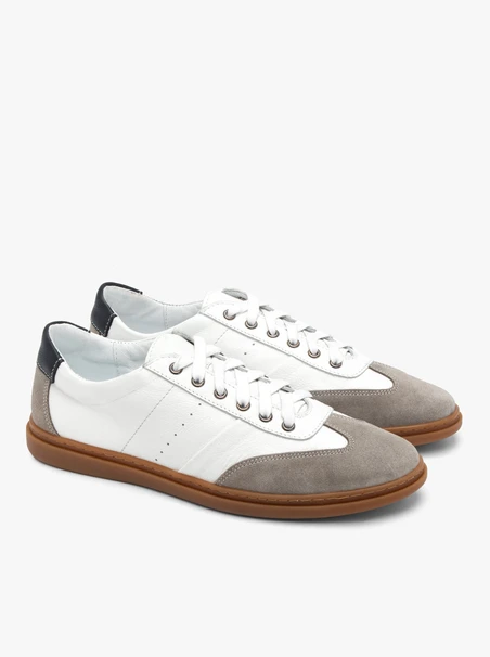 Mehrfarbige Sporthalbschuhe für Männer