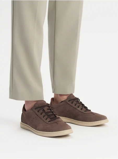 Braune Herren-Halbschuhe im Sport-Stil