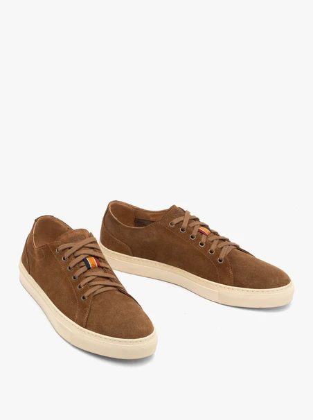 Braune Herrenschuhe aus Veloursleder