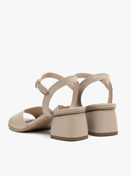 Beige Blockabsatz-Sandalen