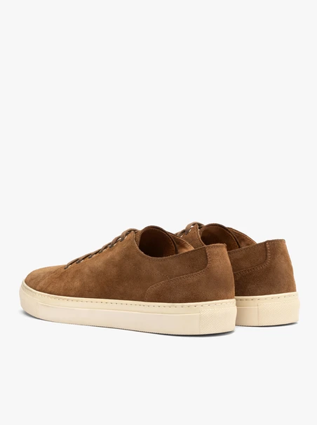 Braune Herrenschuhe aus Veloursleder