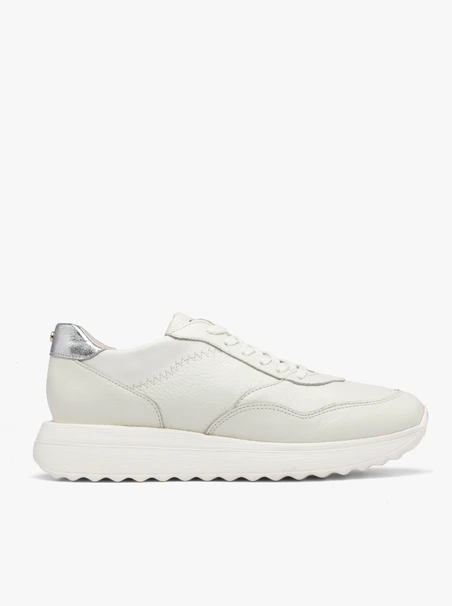 Sportliche Halbschuhe in Creme mit silbernem Einsatz an der Ferse