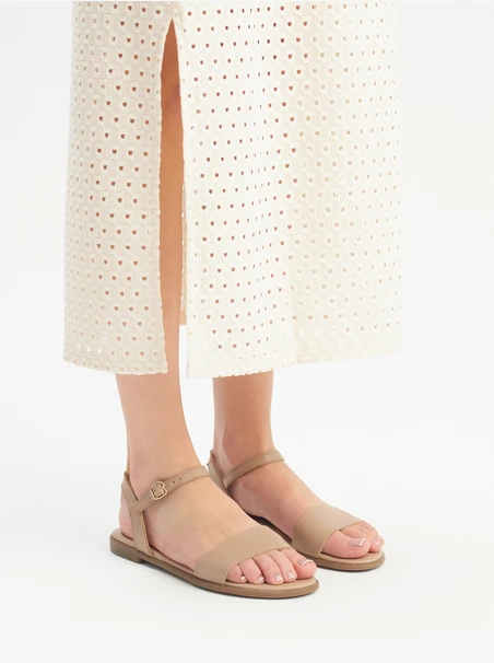 Flache Sandalen für Frauen in Beige