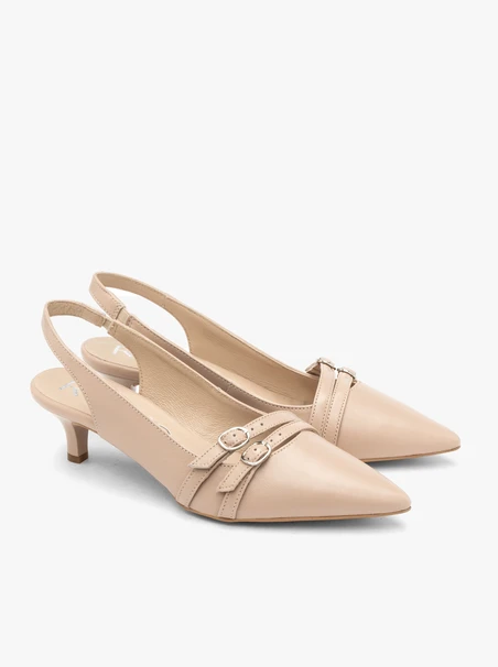 Beigefarbene Slingback-Pumps mit dekorativen Riemchen