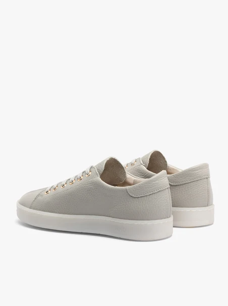 Graue Sportschuhe mit flacher Sohle