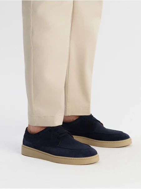 Marineblaue Schnürschuhe für Männer