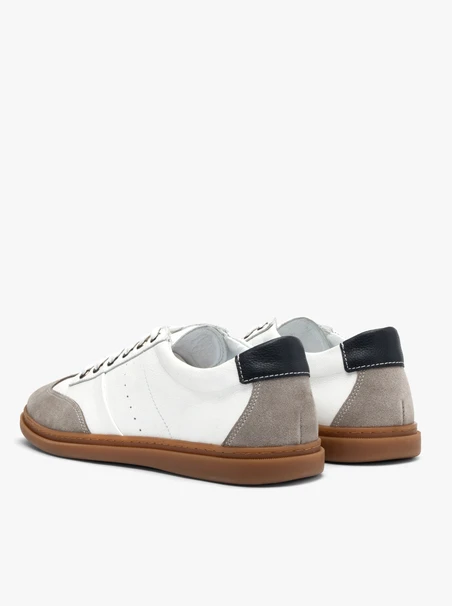Mehrfarbige Sporthalbschuhe für Männer