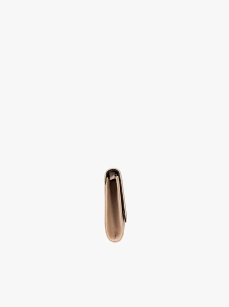 Kleine beigefarbene Clutch-Tasche