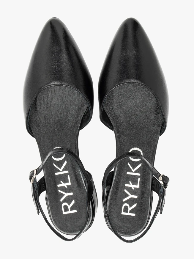 Schwarze Pumps mit offenem Absatz