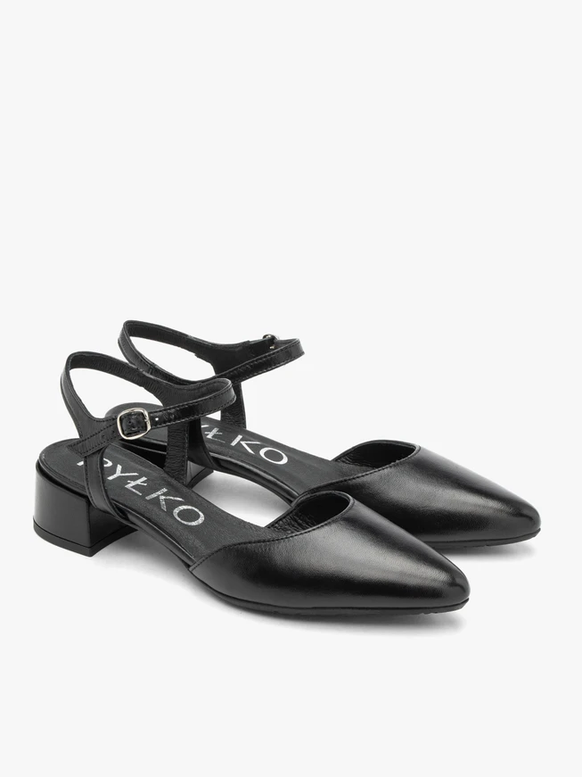 Schwarze Pumps mit offenem Absatz