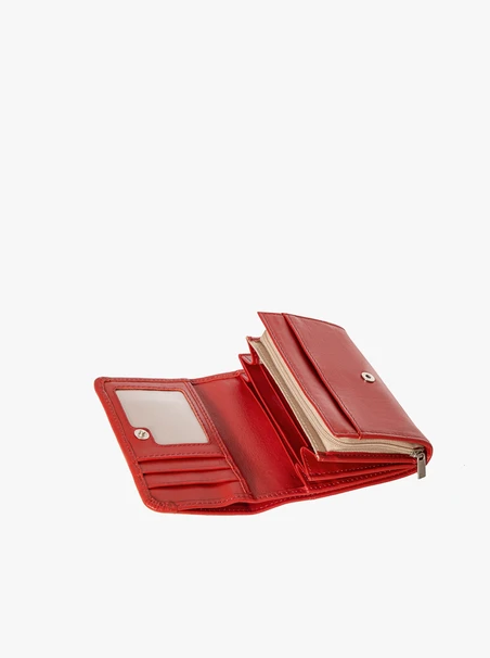 Rote Brieftasche mit silbernen Details