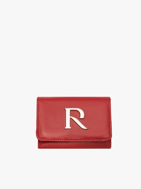 Rote Brieftasche mit silbernen Details