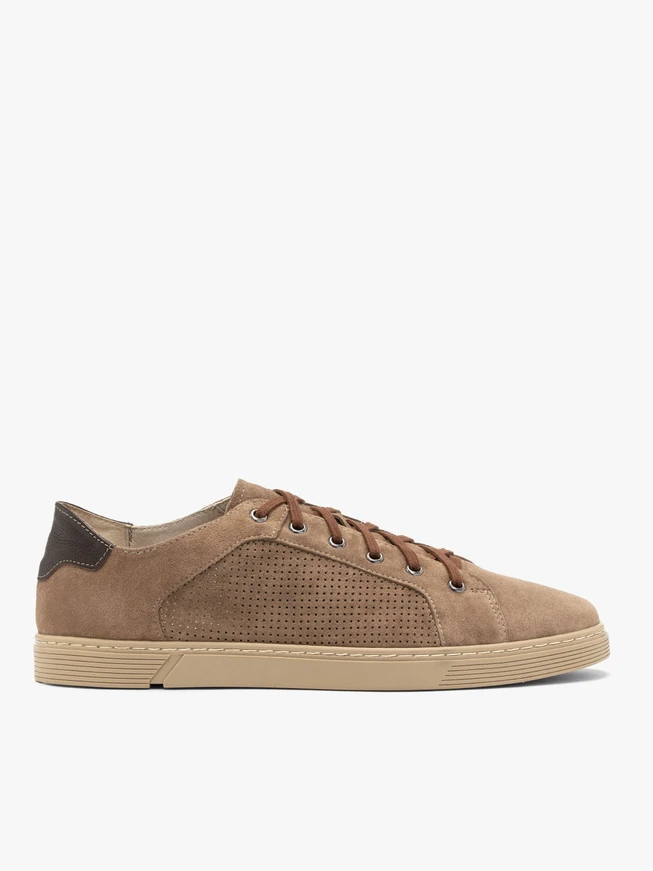 Hellbraune Herrenhalbschuhe mit Perforationen auf dem Schaft