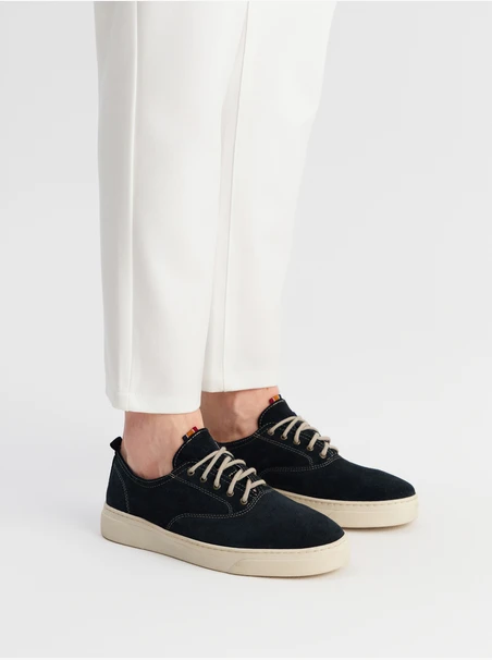 Marineblaue Schnürschuhe für Männer