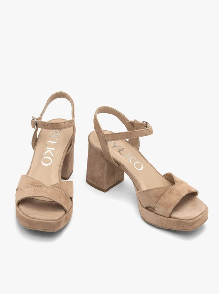Beige Block- und Ballsandalen
