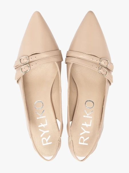 Beigefarbene Slingback-Pumps mit dekorativen Riemchen