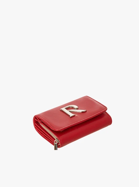 Rote Brieftasche mit silbernen Details