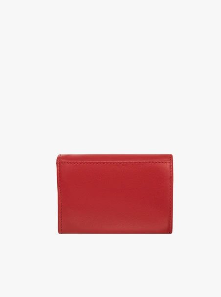 Rote Brieftasche mit silbernen Details
