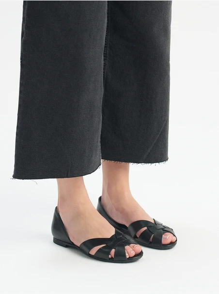 Schwarze flache Damen-Sandalen