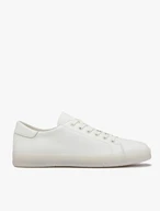 Weiße Sportschuhe mit flacher Sohle
