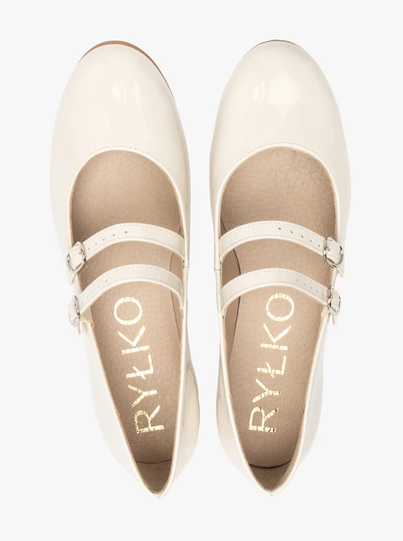 Lackierte Ballerinas mit zwei Riemen