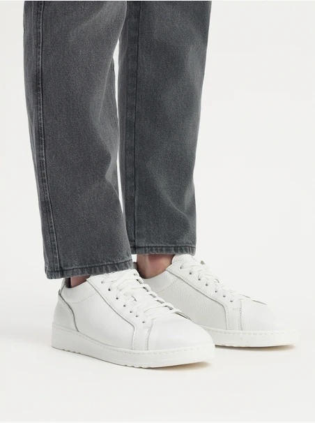 Herren Halbschuhe aus weißem Leder mit leichtem Boden