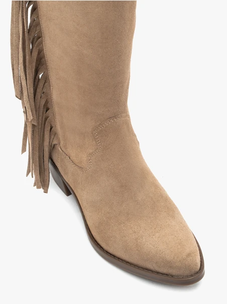 Sandfarbene Boho-Stiefel mit Quasten