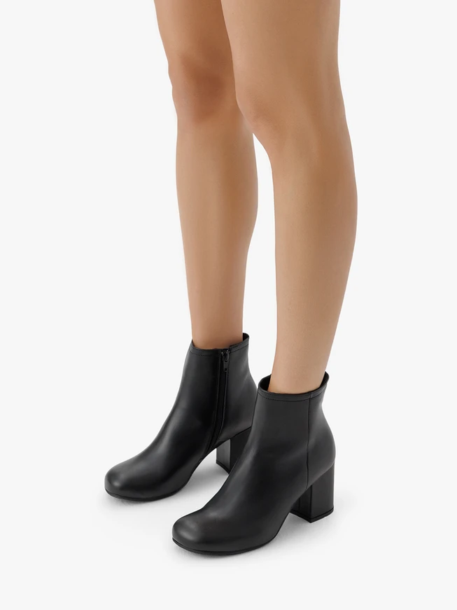 Schwarze Stöckelschuhe aus Leder