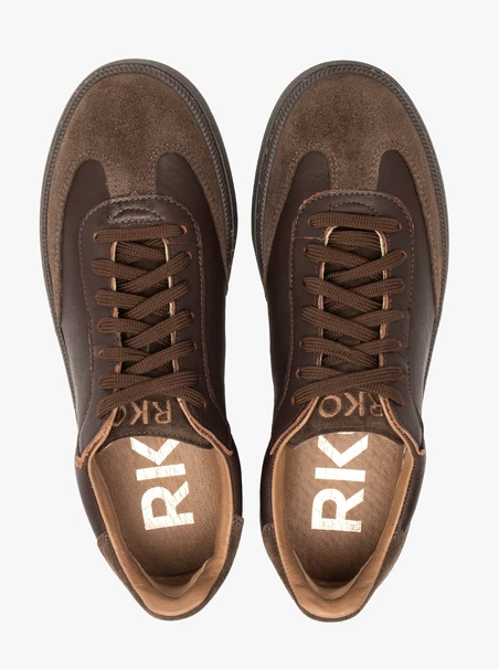 Braune halbe Sportschuhe mit flacher Sohle