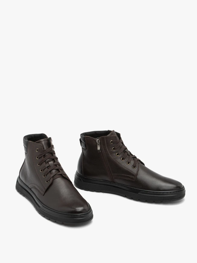 Braune isolierte Lederstiefel