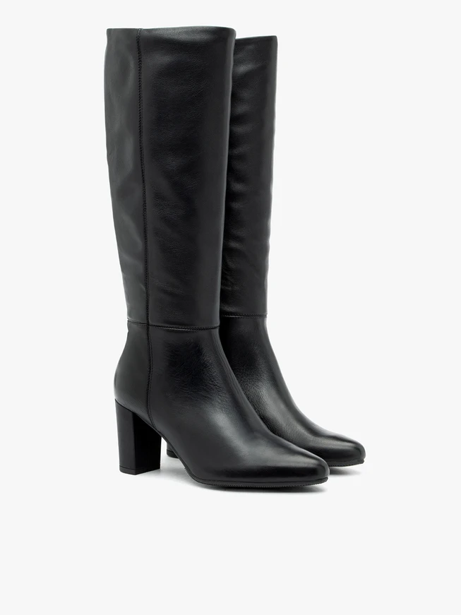 Schwarze Stiefel mit Absatz aus genarbtem Leder