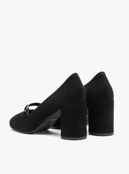 Schwarze Pumps mit Absatz und Riemen aus Veloursleder
