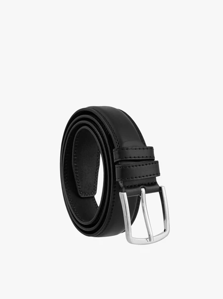Schwarzer Gürtel aus genarbtem Leder