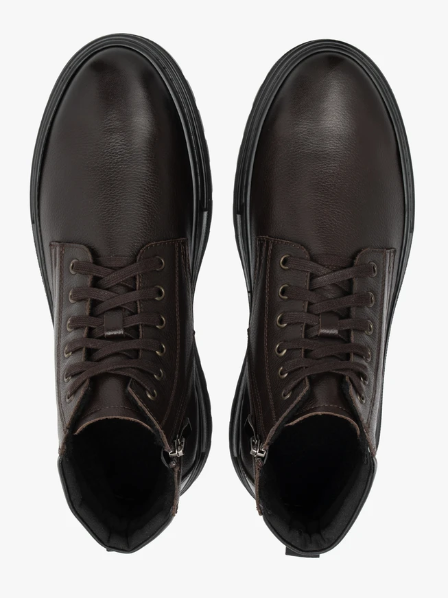 Braune isolierte Lederstiefel