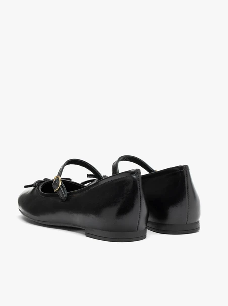 Schwarze Ballerinas mit Schleife