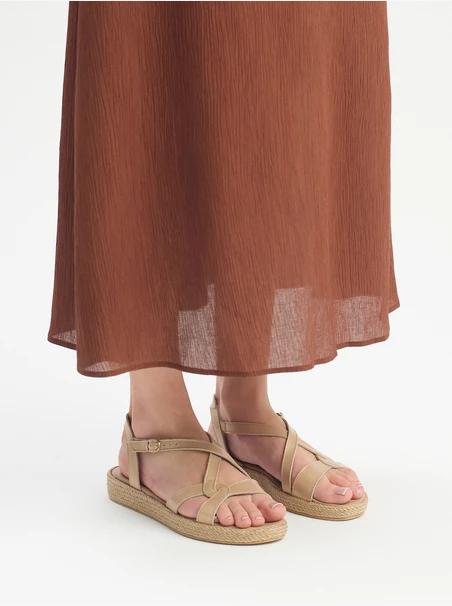 Flache Damen-Sandalen in Gold