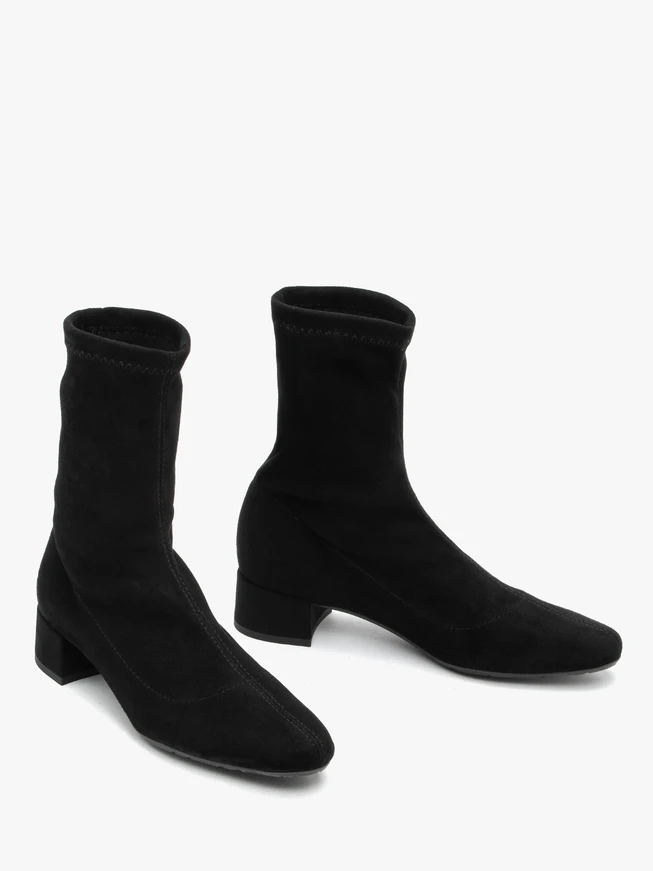 Schwarze Stoffstiefel