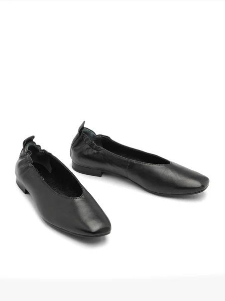Schwarze Ballerinas mit quadratischer Zehe