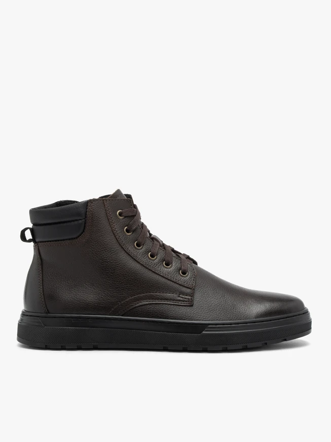 Braune isolierte Lederstiefel