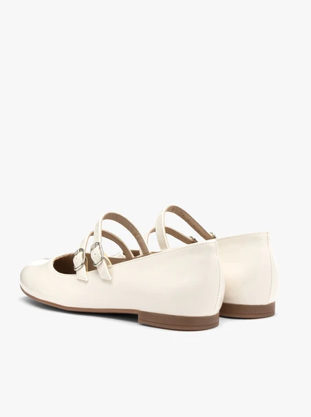 Lackierte Ballerinas mit zwei Riemen