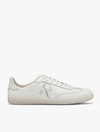 Weiße halbe Sportschuhe mit dekorativer Stickerei