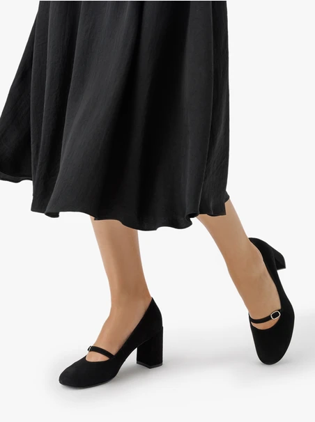 Schwarze Pumps mit Absatz und Riemen aus Veloursleder