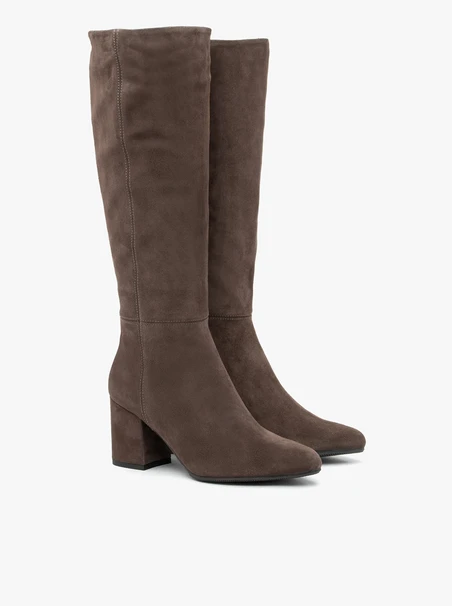 Braune Velourslederstiefel mit Stilettoabsatz