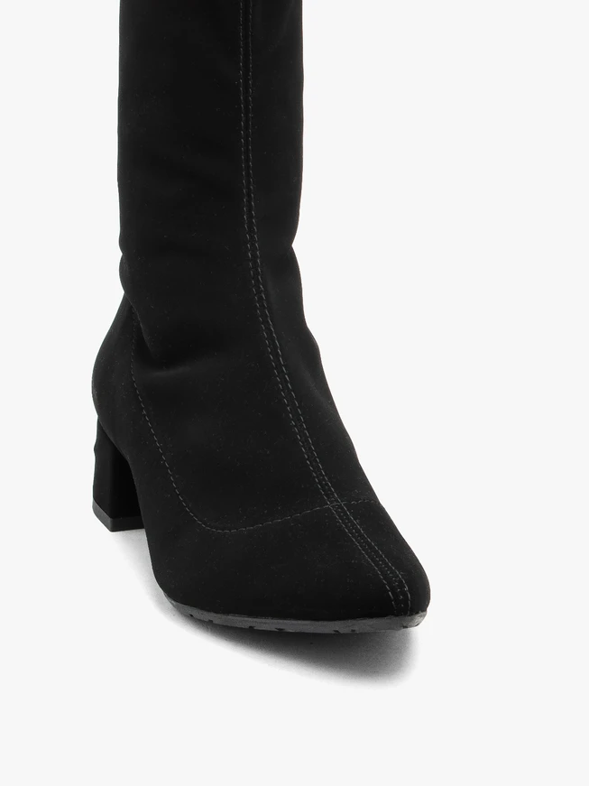 Schwarze Sockenstiefel